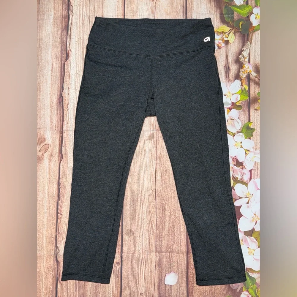 GapFit Women's XS Gray Capri Leggings Athletic Activewear Pants - Picture 1 of 3